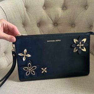 ✨STUNNING black & gold Michael Kors wristlet